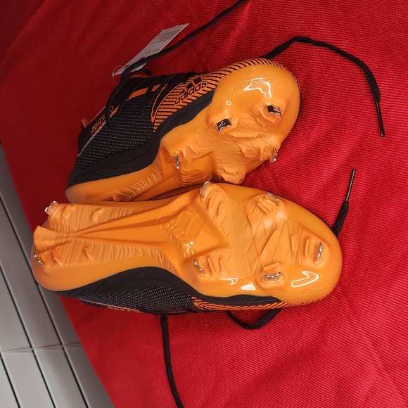 Baseball Cleats - Picture 3 of 10